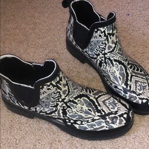 Women’s rain booties